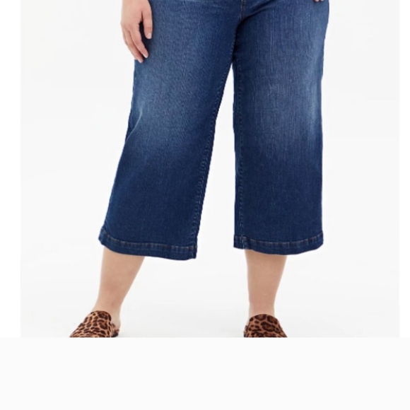 Torrid Jeans | Crop High Rise Wide Leg Jean - Picture 4 of 6